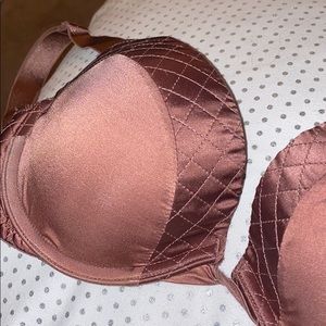 NWOT Victoria Secret Very Sexy Push-up Bra 32D